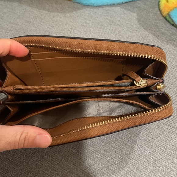 Michael Kors wallet - Picture 3 of 7